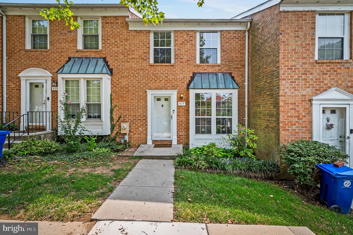 919 Dartmouthglen Way — photo