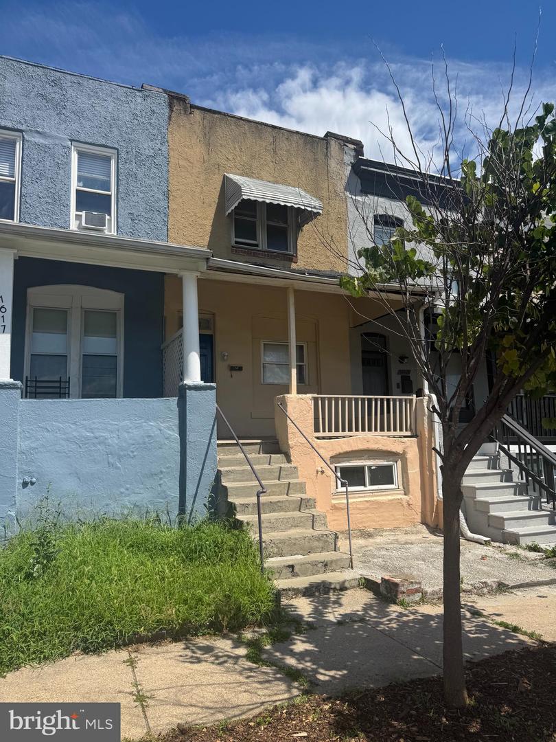 1615 N Warwick Ave — photo