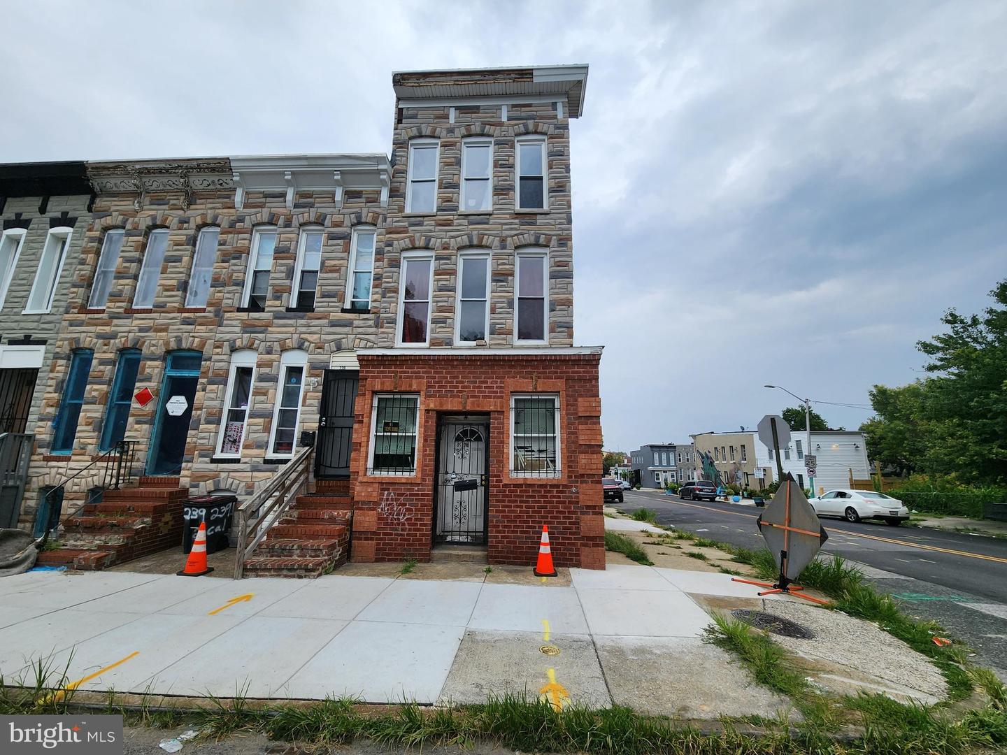 241 S Calhoun St — photo