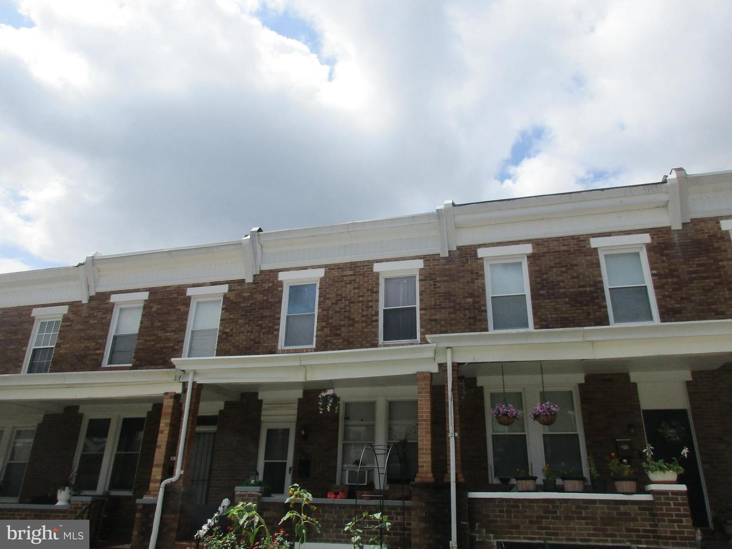 2711 Pelham Ave — photo