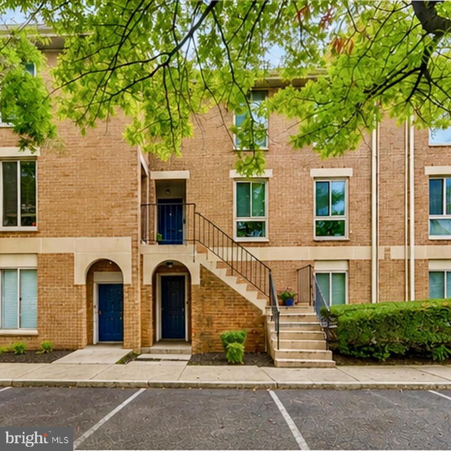 109 W Conway St — photo