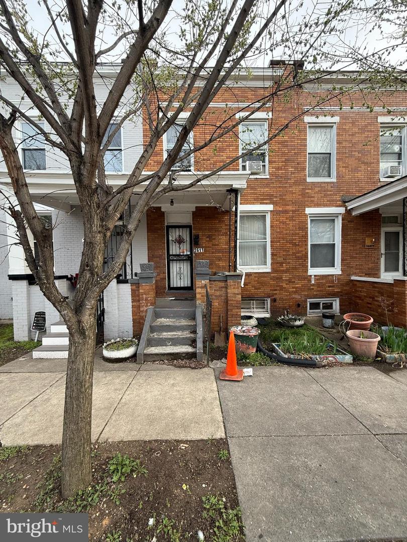2611 E Chase St — photo