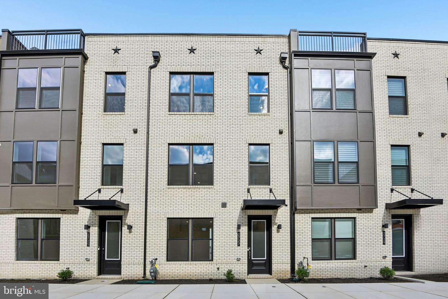 2727 Ferry Bar Dr — photo