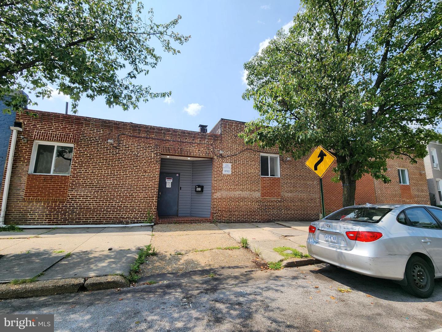 600 N Montford Ave — photo