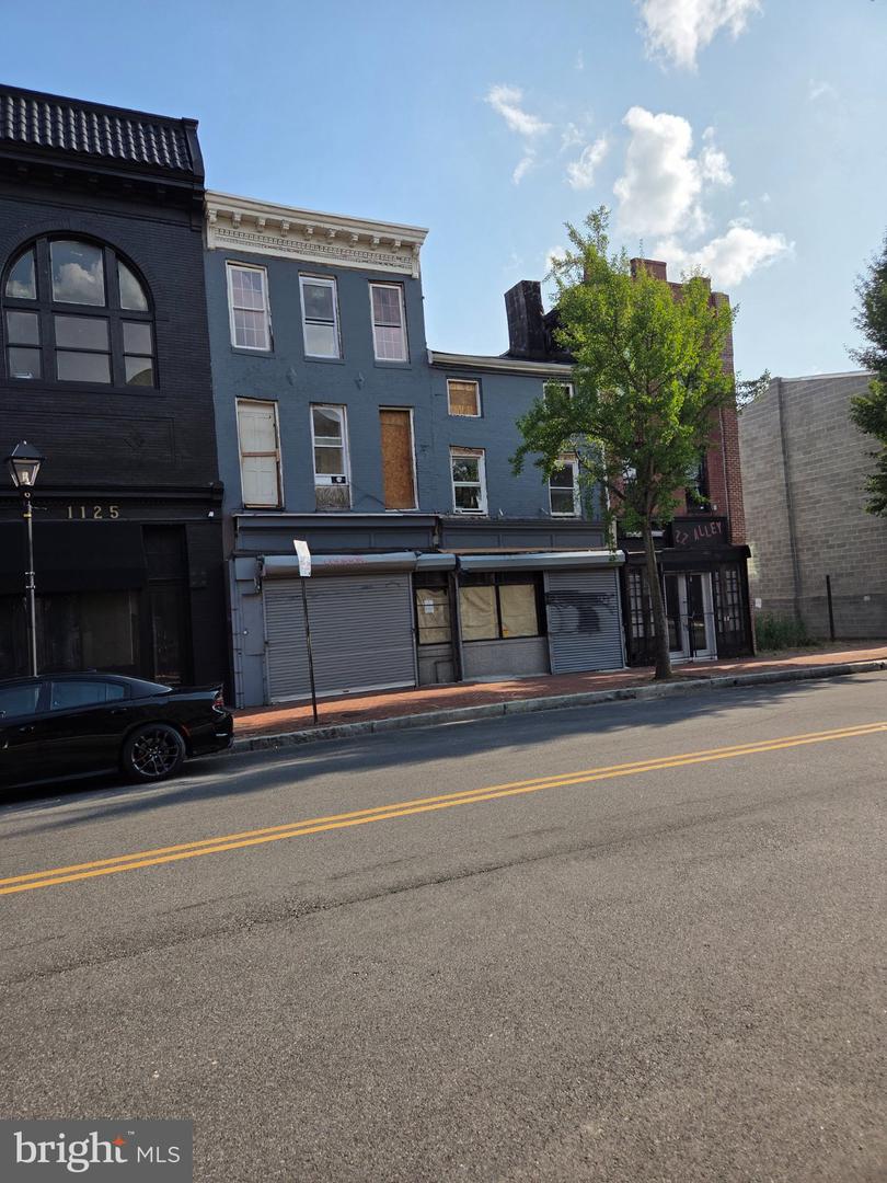 1129 W Baltimore St — photo