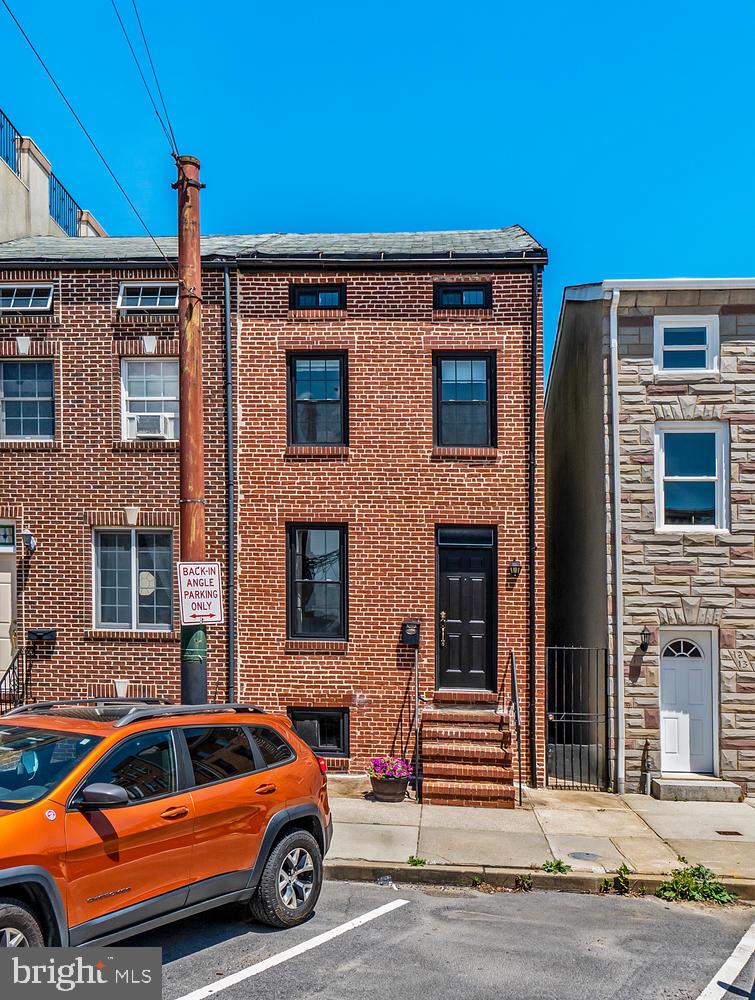 1211 S Clinton St — photo