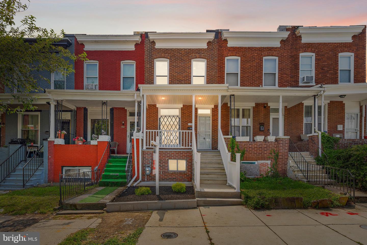 627 Bartlett Ave — photo