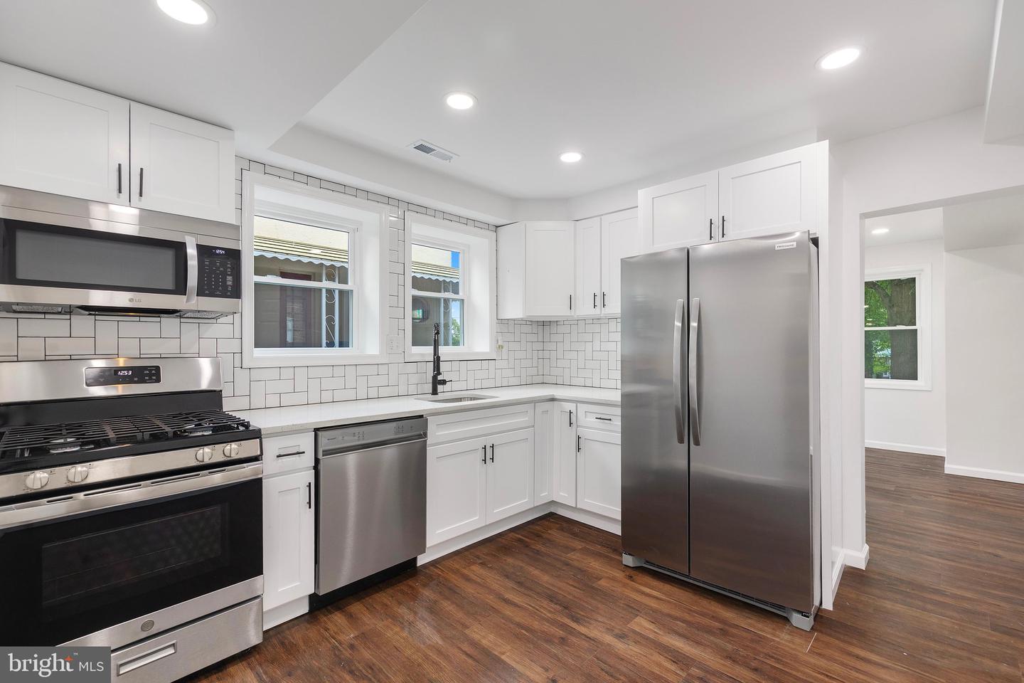 4202 Barrington Rd — photo