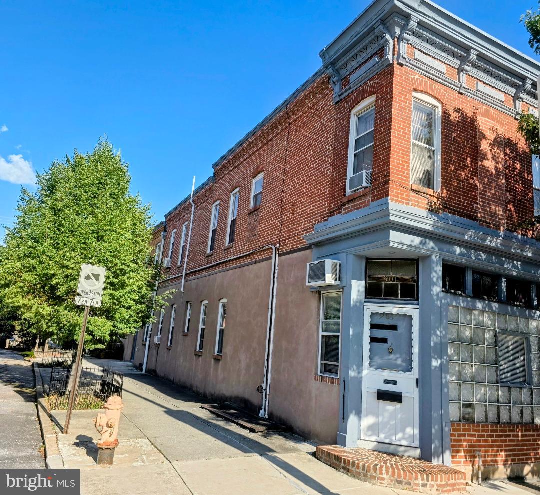 901 S East Ave — photo