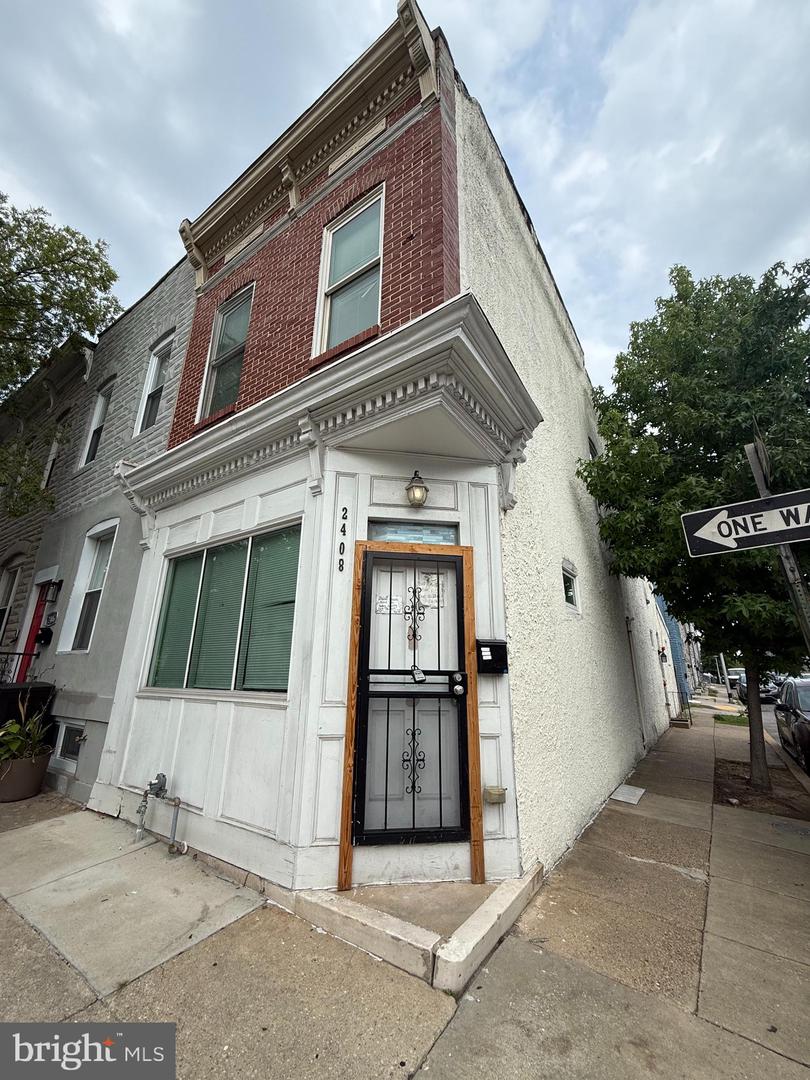 2408 E Madison St — photo