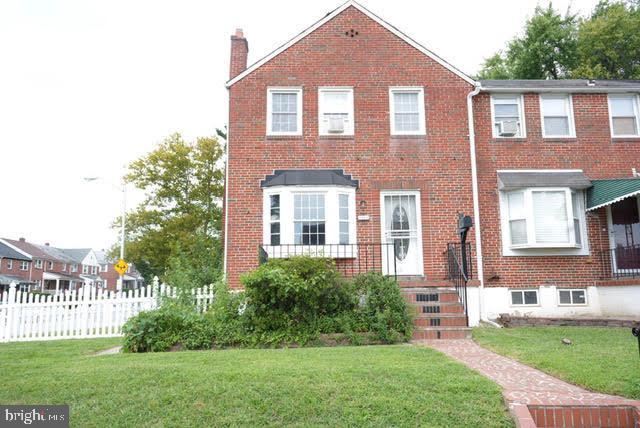 5700 Maplehill Rd — photo