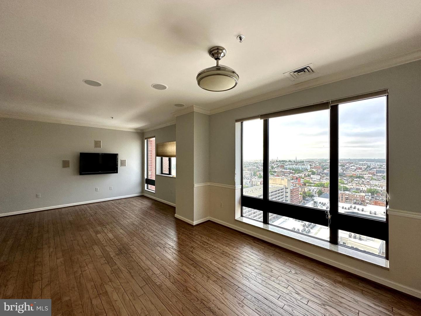 10 E Lee St #1503 — photo
