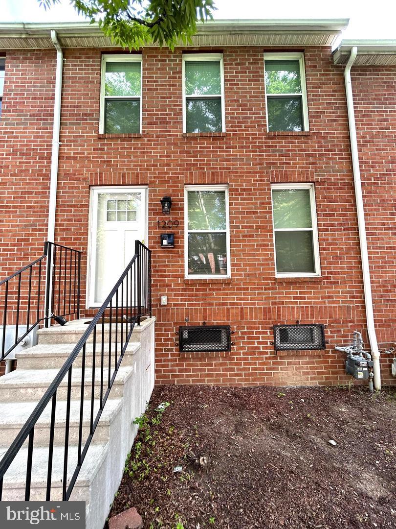 1209 N Woodyear St — photo