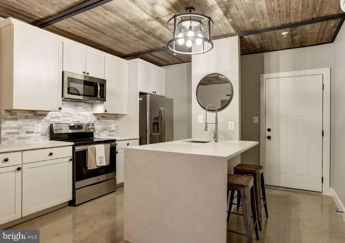 12 W Montgomery St W #206 — photo