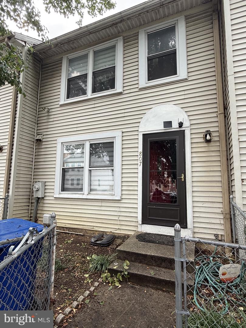 807 Showell Ct — photo