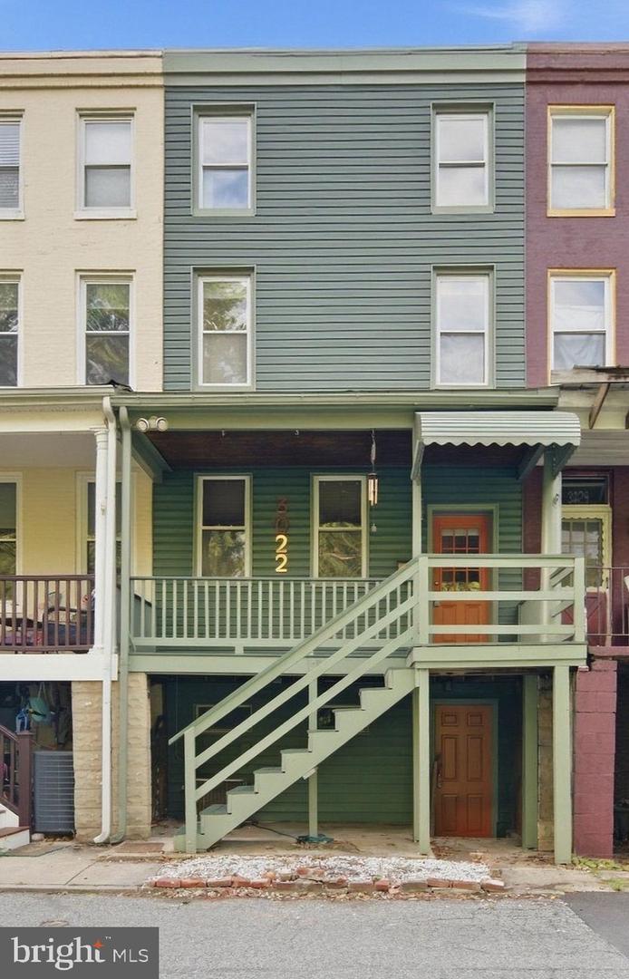 3022 Darby St E — photo