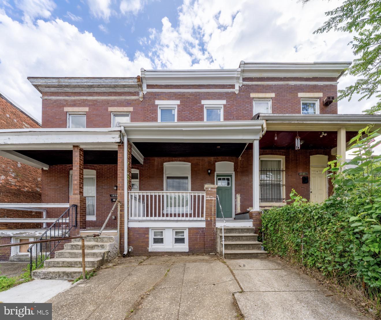 1521 Carswell St — photo