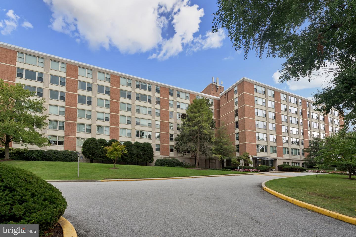 4401 Roland Ave #415 — photo