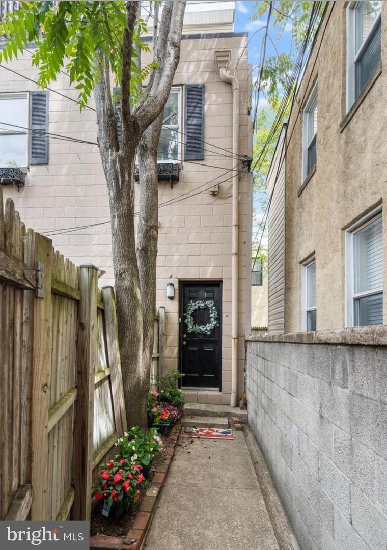2600 Fait Ave — photo