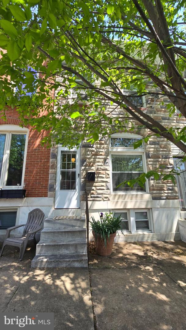 925 S Clinton St — photo