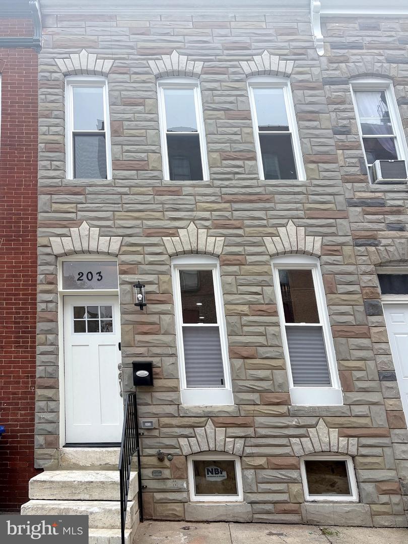 203 S Pulaski St — photo