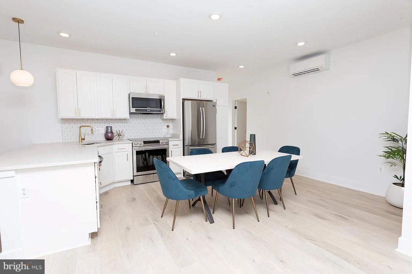 1617 Eastern Ave #203 — photo