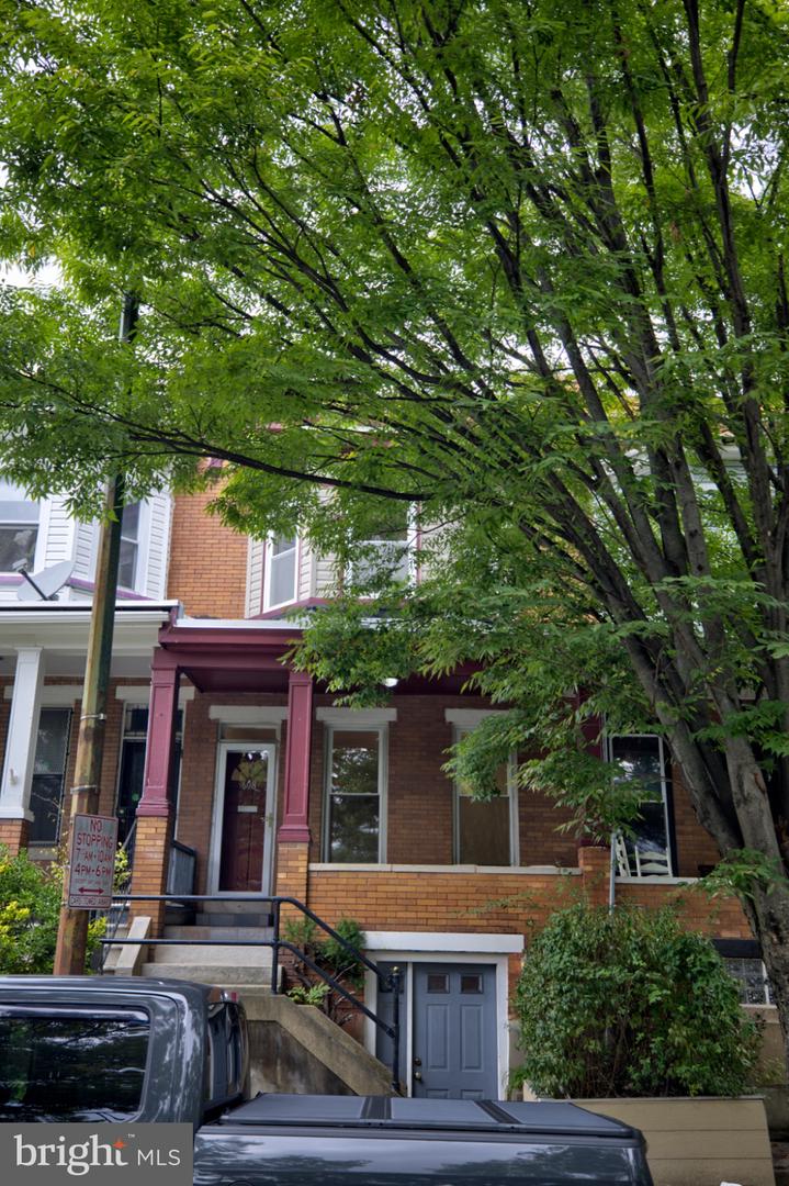 608 E 33rd St — photo