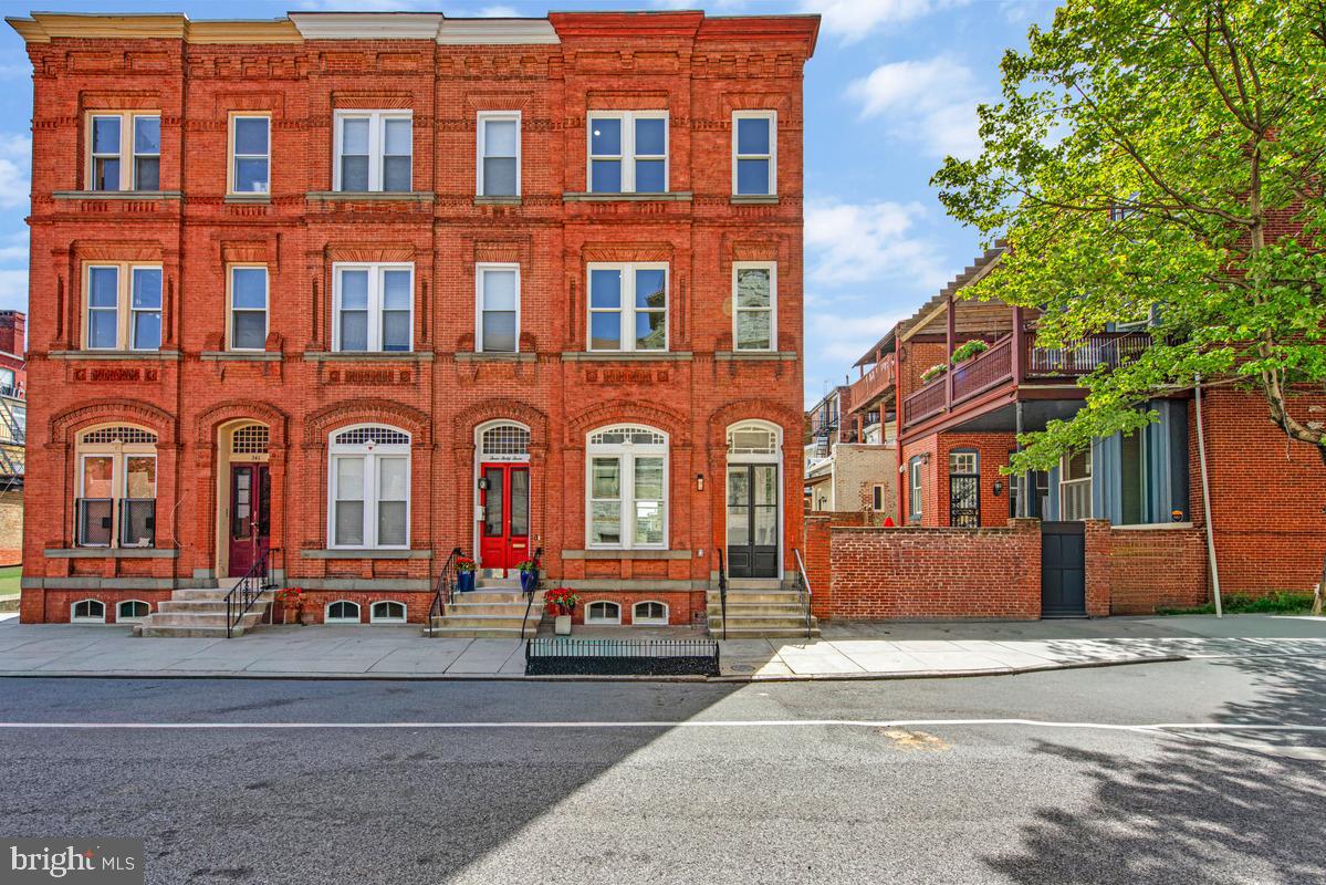 345 Robert St — photo