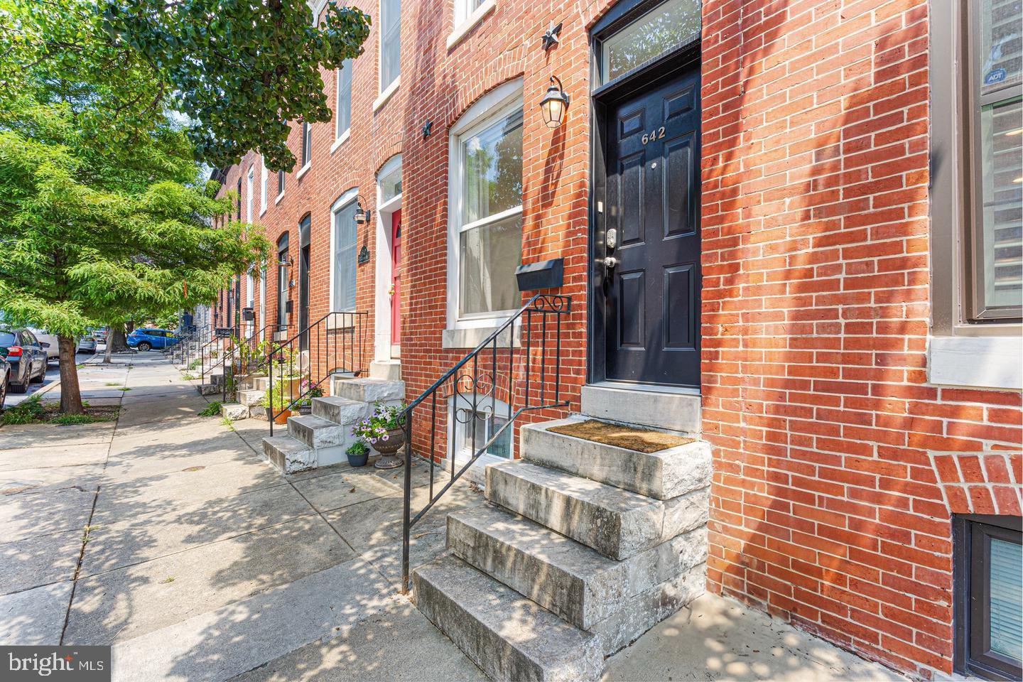 642 E Clement St — photo