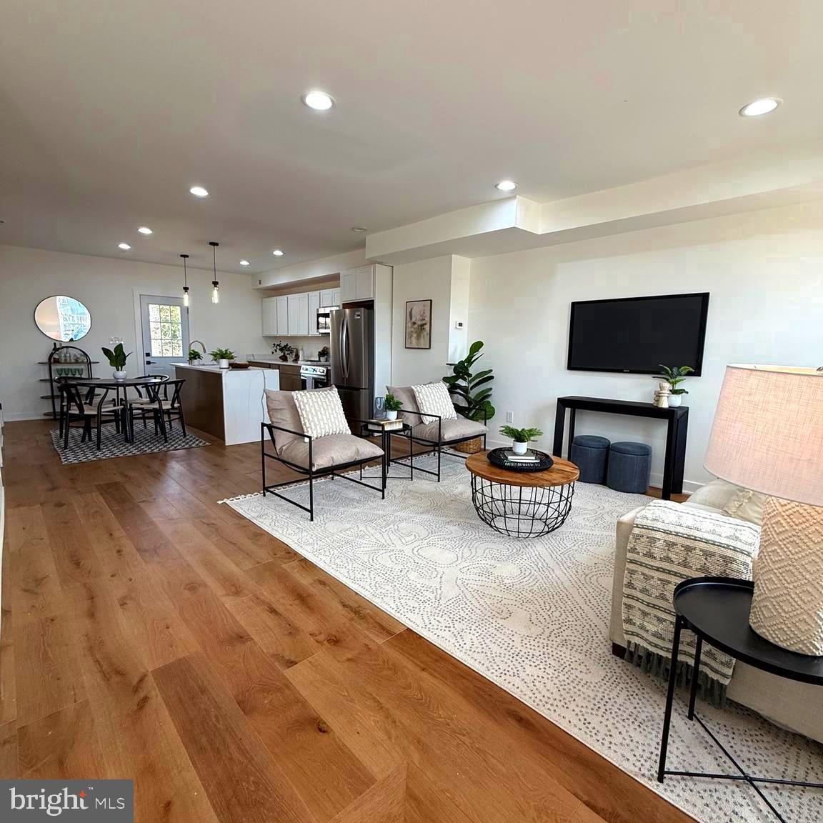 3435 Dupont Ave — photo
