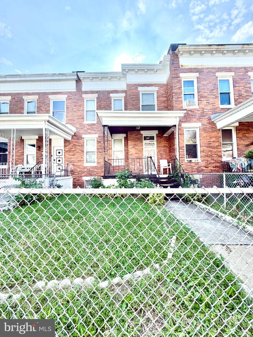 703 N Edgewood St — photo