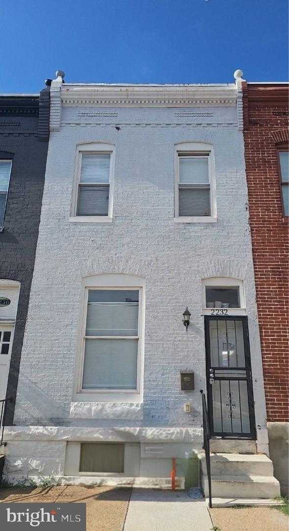 2232 E Chase St E — photo