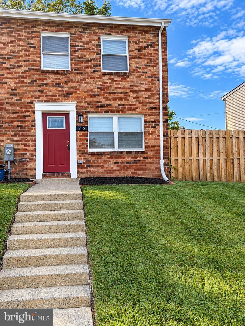 716 Deacon Hill Ct — photo