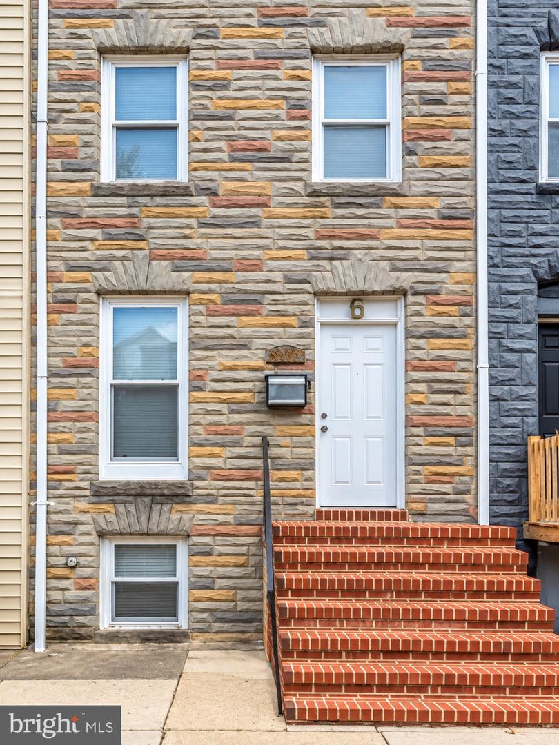 1111 W Lombard St — photo