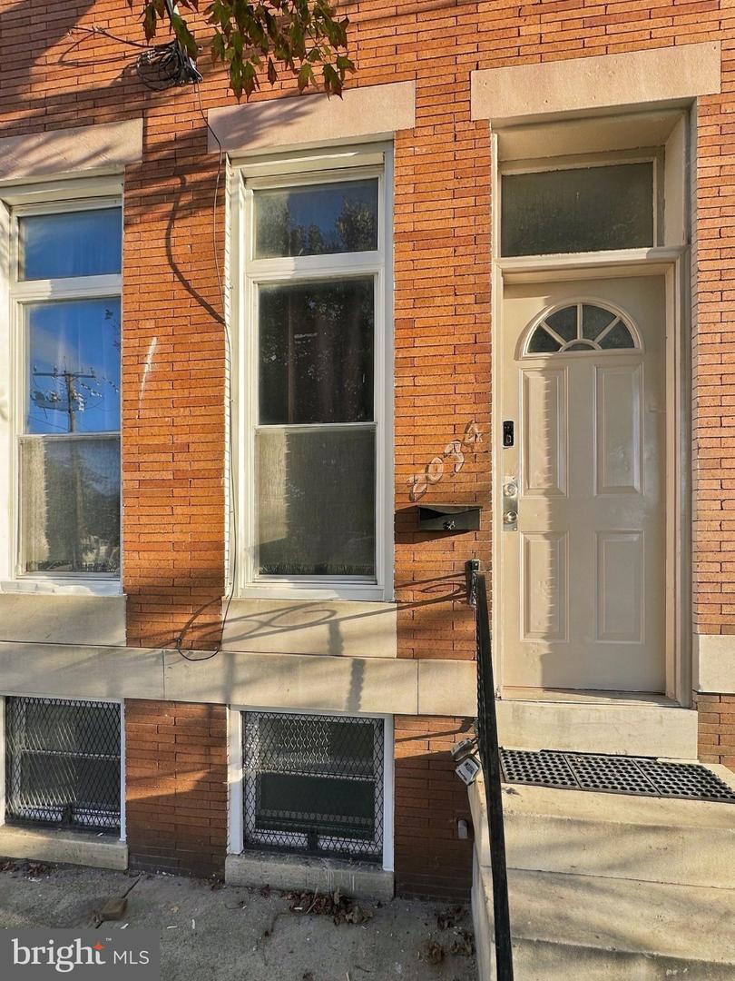 2034 W Fayette St — photo