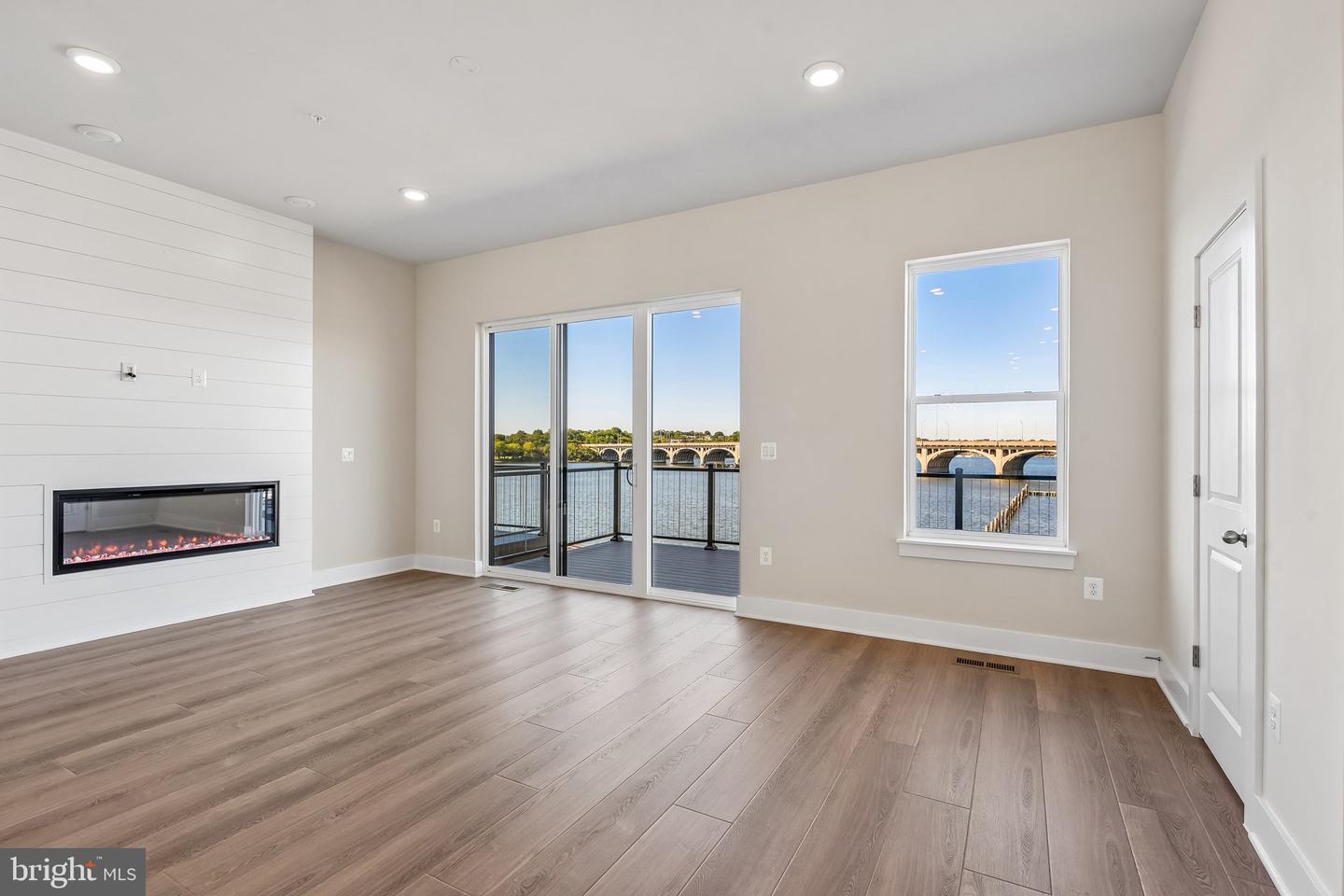 2804 Ferry Bar Dr — photo