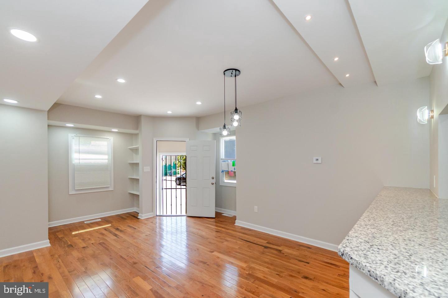 1276 Glyndon Ave — photo