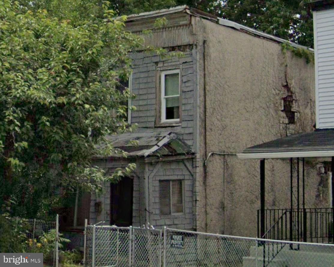 2411 Puget St — photo