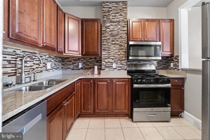2222 Poplar Grove St — photo
