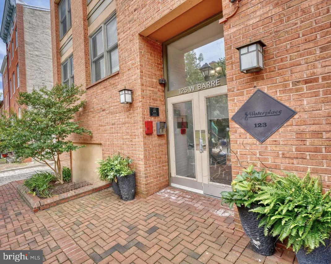 123 W Barre St #Ph-4 — photo
