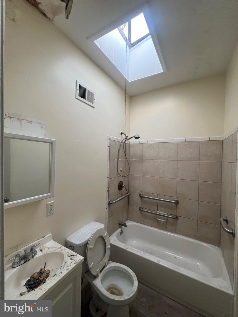 2406 E Hoffman Street, Baltimore, MD 21213 — photo 2