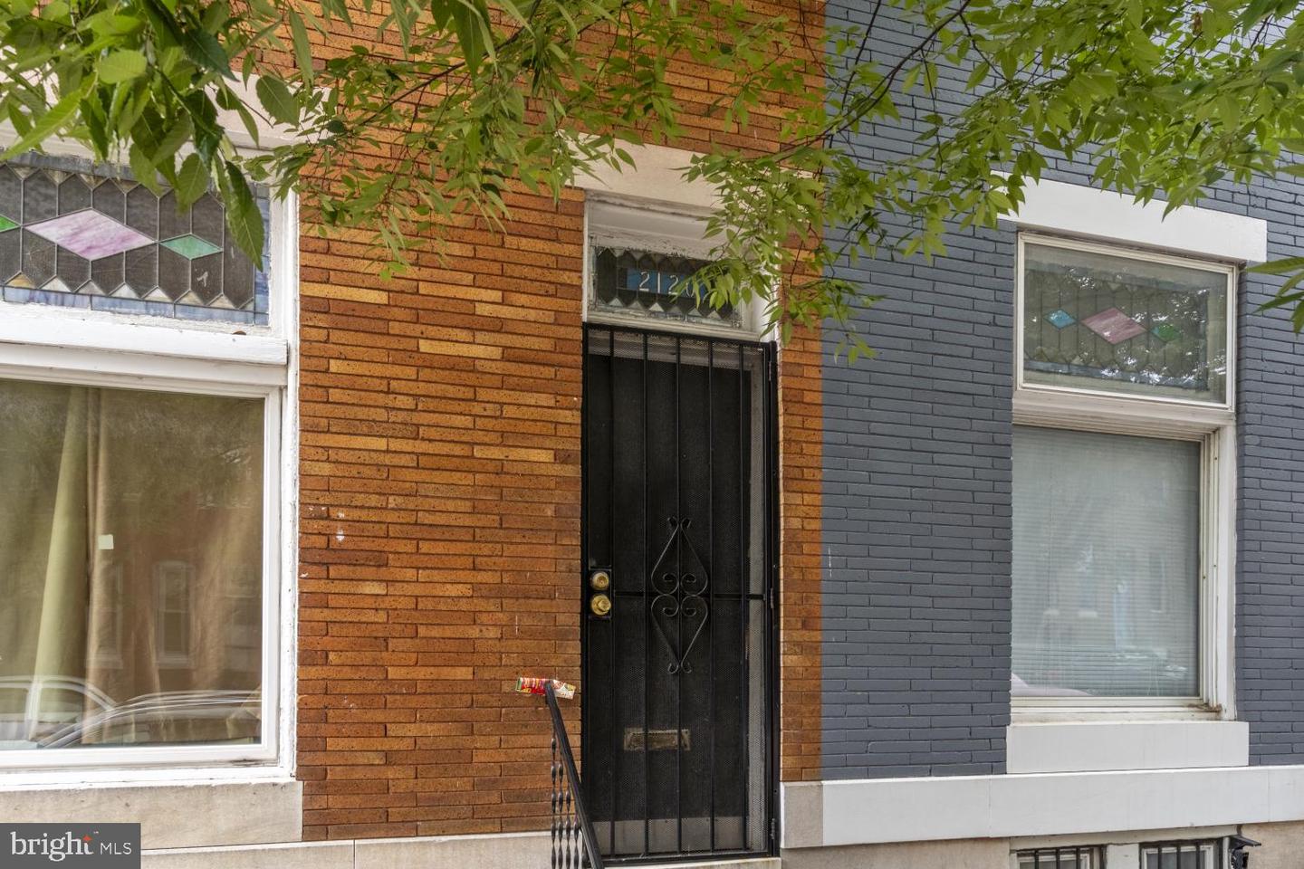 2120 W Lexington St — photo