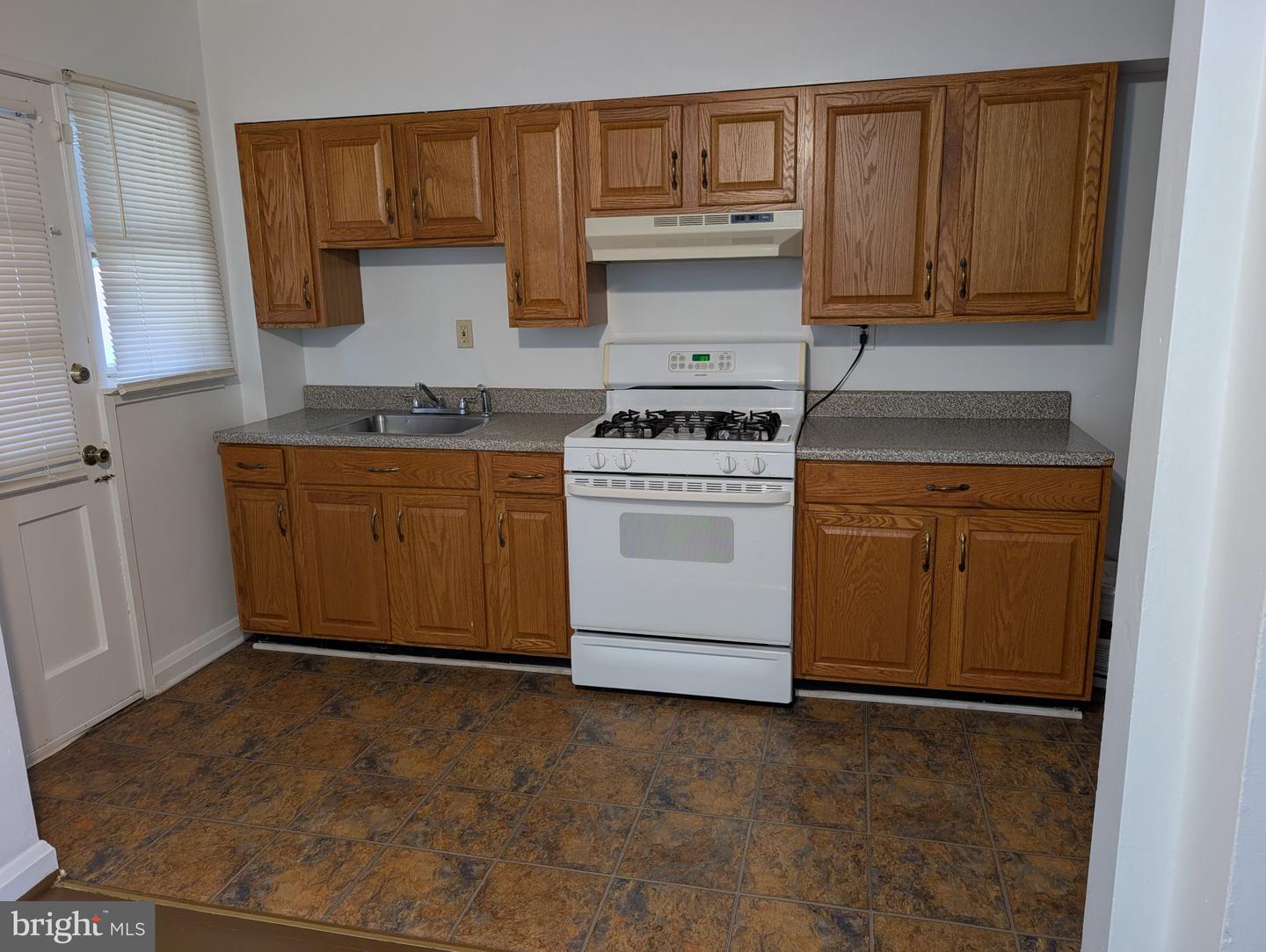 504 Queensgate Road, Baltimore, MD 21229 — photo 3