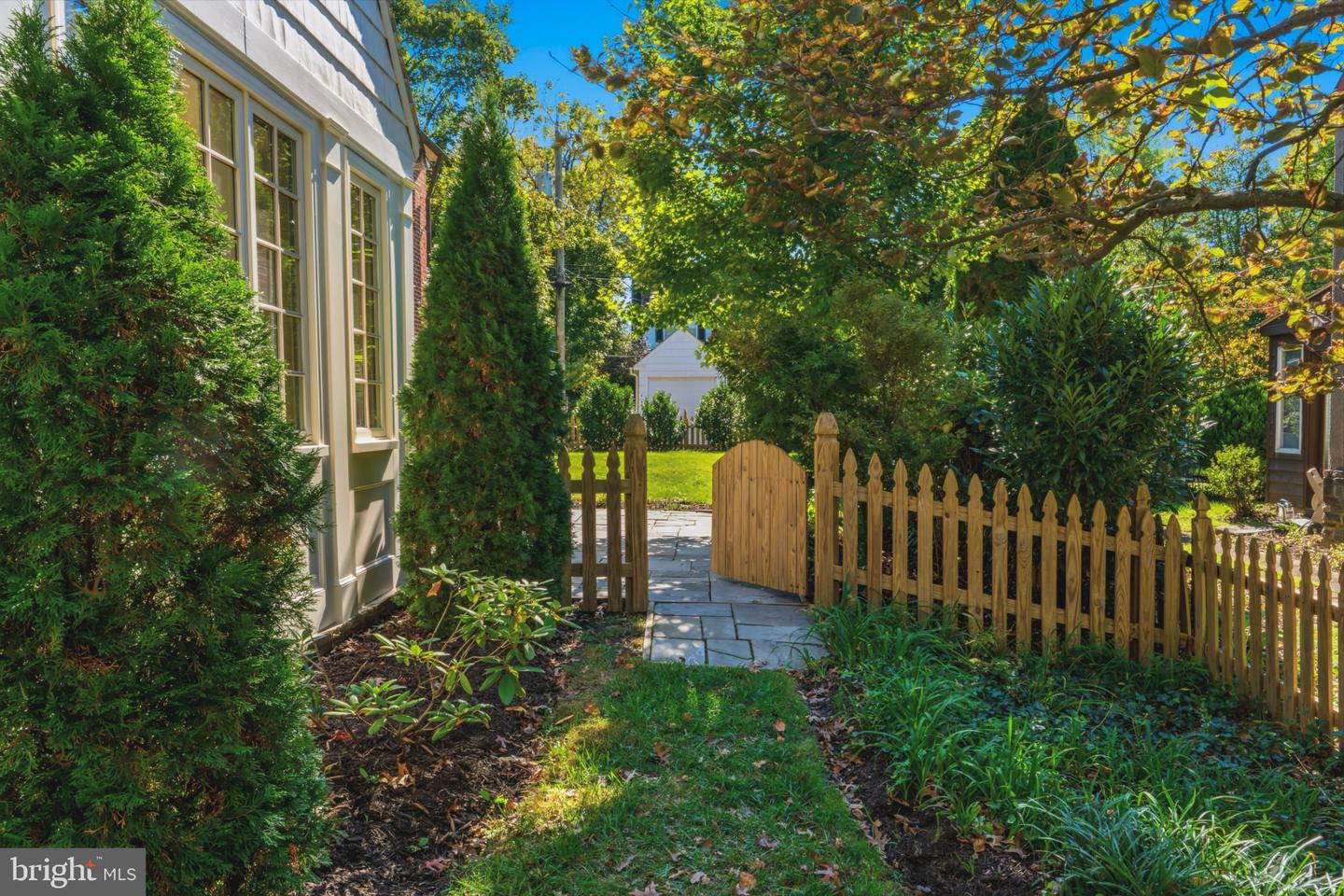 325 Broxton Road, Baltimore, MD 21212 — photo 2