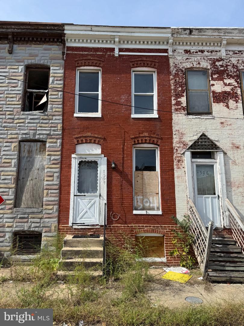 1504 N Spring St — photo