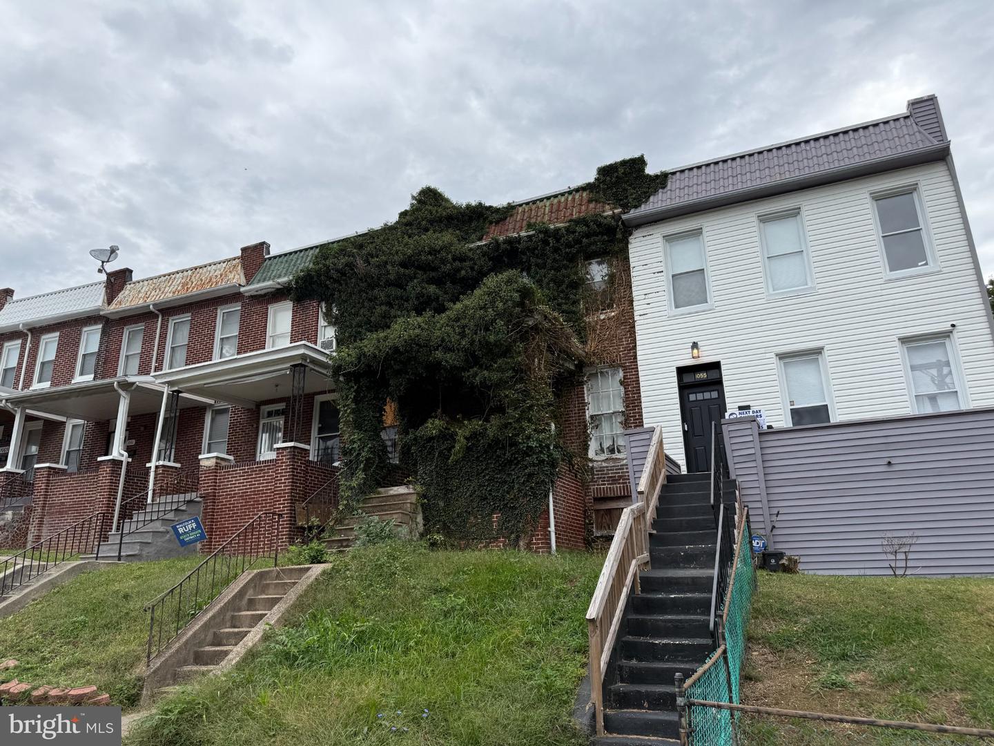 1057 Ellicott Drwy — photo