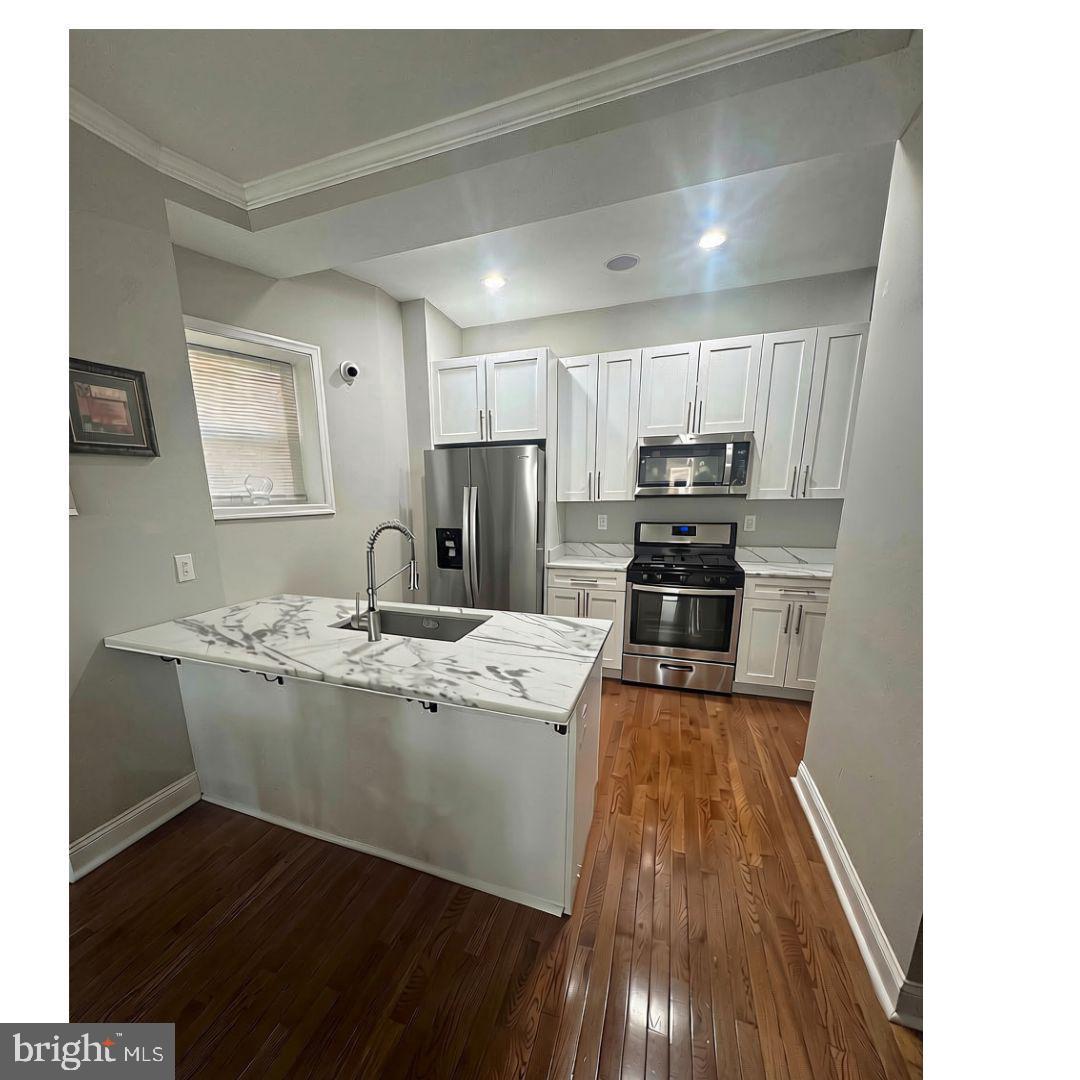 2528 N Ellamont St — photo