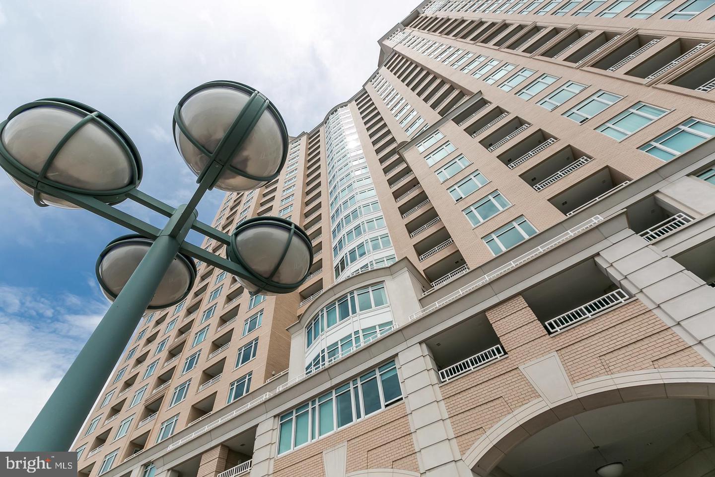 100 Harborview Dr #204 — photo