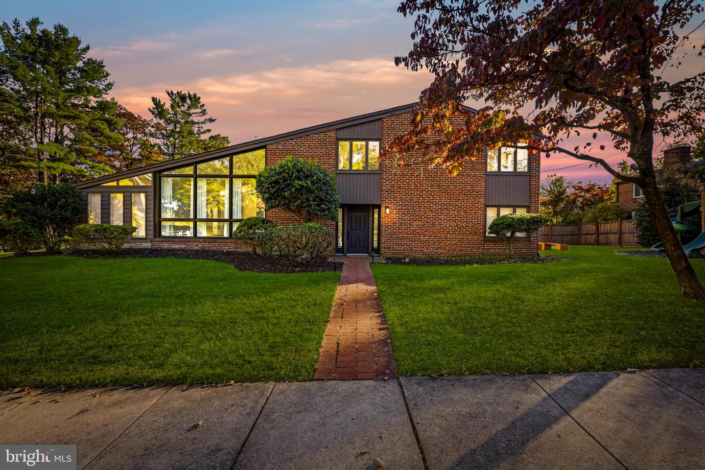 2105 Southcliff Dr — photo