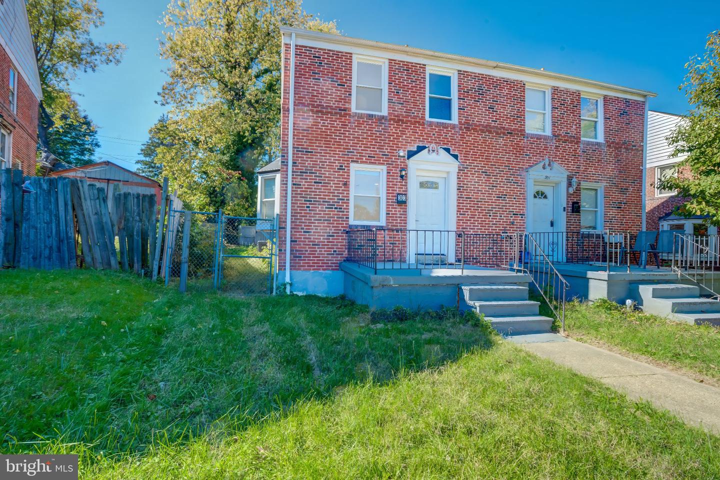 303 Charter Oak Ave — photo